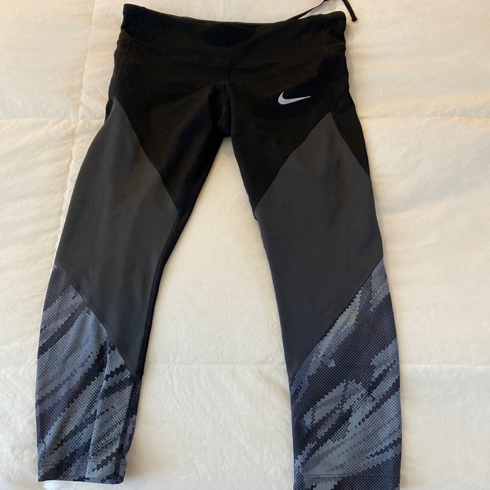 Never worn! Nike compression capri legging.